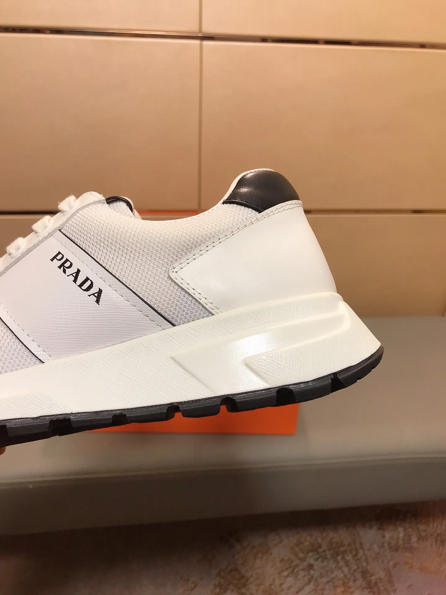 Ex-factory price 400 👟👟【PRADA】Prada's new men's fashion sports and casual shoes🇨🇳High-end boutique💯Exquisite details, uppers made of cowhide + breathable fabrics, pigskin lining🌶🌶Lightweight, wear-resistant and non-slip original outsole, comfortable to wear🎋Classic craftsmanship, fine workmanship, worth owning Code number: 38-44